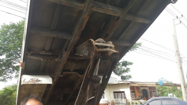 12 ล้อ อีซูซุ FXZ 23N 240แรงนางฟ้าแท้ แม่ลูก2เพาดั้ม  เล่มทะเบียนพร้อมโอน ราคา 980,000บ นะครับ แม่เดียว