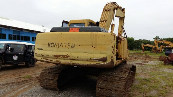 รถแบ็คโฮ KOMATSU PC200 รุ่น 6