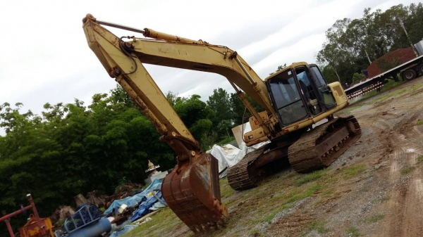 รถแบ็คโฮ KOMATSU PC200 รุ่น 6