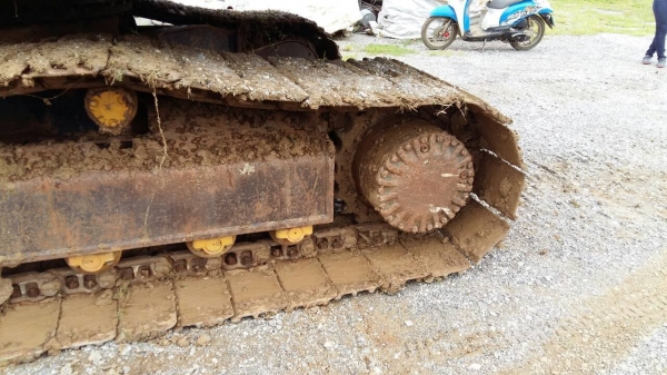 รถแบ็คโฮ KOMATSU PC200 รุ่น 6