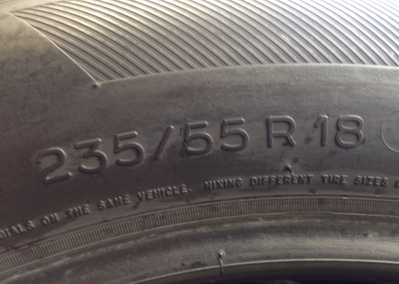 ยาง Michelin 235 55 18 ปลายปี12 ดอกเต็ม เนื้อนิ่มๆ