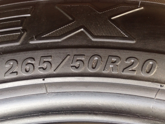 ยาง Falken 265 50 20 ปลายปี10 ดอกเต็มๆ ใช้ได้อีกหลายปี