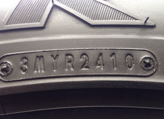 ยาง Falken 265 50 20 ปลายปี10 ดอกเต็มๆ ใช้ได้อีกหลายปี