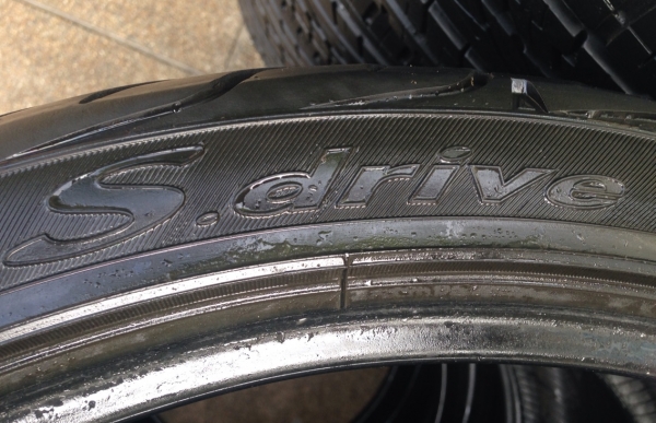 ยาง Yokohama S-drive 245 35 20 สภาพสวย ดอกเต็ม