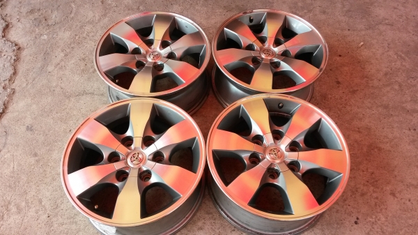 แม็กโตโยต้า ฟอร์จูนเนอร์ ขอบ16 หน้าเงา