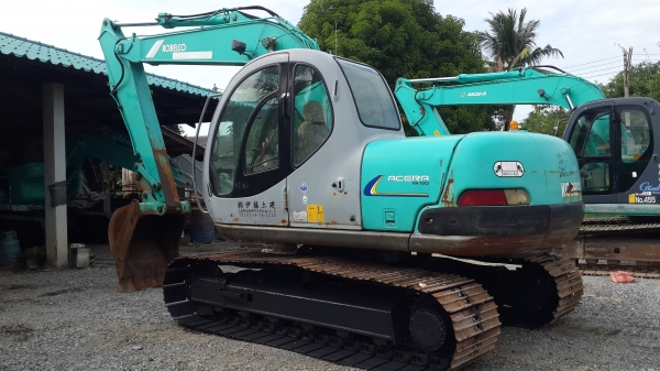 KOBELCO SK120-3 SUPER เป็นรุ่นที่มีไฟท้าย  เก่าญี่ปุ่นสวยมากๆใบใหญ่
