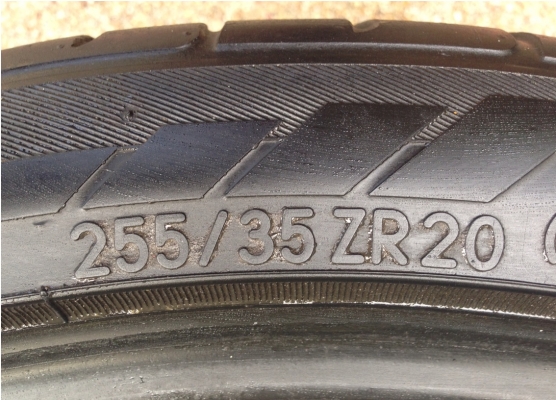 ยาง Toyo Type T1 sport 255 35 20 กลางปี11 ดอกเต็ม