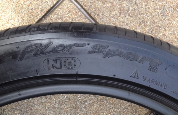 ยาง Michelin Pilot sport 255 40 20 ปลายปี11 สภาพสวย ยาง Michelin Pilot sport 255 40 20 ปลายปี11 สภาพสวย