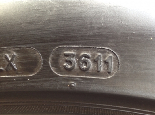 ยาง Michelin Pilot sport 255 40 20 ปลายปี11 สภาพสวย ยาง Michelin Pilot sport 255 40 20 ปลายปี11 สภาพสวย