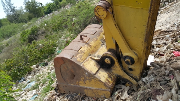 ขายด่วน KOBELCO SK200 MARK 3 (ขายตามสภาพครับ) ขอบคุณ ปุ้ย ประทุมธานี ชื้อไปแล้วครับ