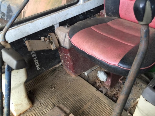 รถขุดมี 3 คัน ขายเหมา 1.4 ล้านPC200-5 รถจอด ไม่ได้ทำงาน รถใช้งานได้ปกติ ไฟฟ้าครบ เอวแน่น รถดีแต่สีไม่ค่อยสวย มีเอกสารอินวอยล์2 คัน