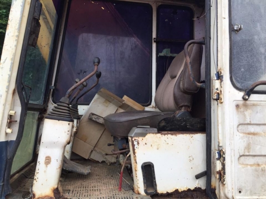 รถขุดมี 3 คัน ขายเหมา 1.4 ล้านPC200-5 รถจอด ไม่ได้ทำงาน รถใช้งานได้ปกติ ไฟฟ้าครบ เอวแน่น รถดีแต่สีไม่ค่อยสวย มีเอกสารอินวอยล์2 คัน