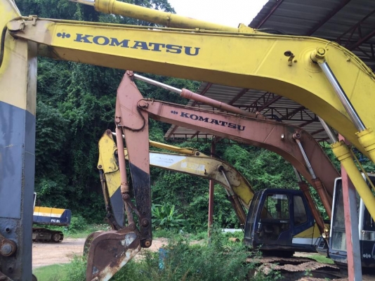 รถขุดมี 3 คัน ขายเหมา 1.4 ล้านPC200-5 รถจอด ไม่ได้ทำงาน รถใช้งานได้ปกติ ไฟฟ้าครบ เอวแน่น รถดีแต่สีไม่ค่อยสวย มีเอกสารอินวอยล์2 คัน