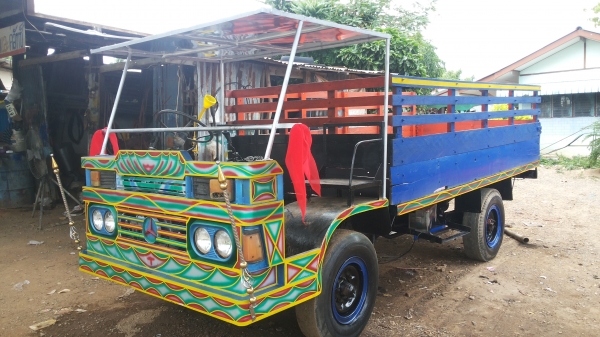 รถอีแต๋นสี่ล้อแอ๊วเครื่องดีพื้นกะบะเลสคัชซีดีก็ใช้งานได้ดีส่งฟรีครับ