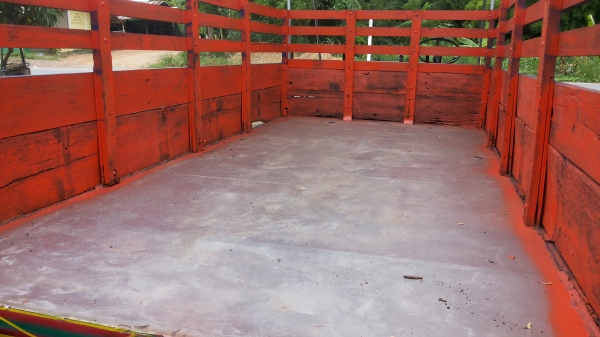 รถอีแต๋นสี่ล้อแอ๊วเครื่องดีพื้นกะบะเลสคัชซีดีก็ใช้งานได้ดีส่งฟรีครับ