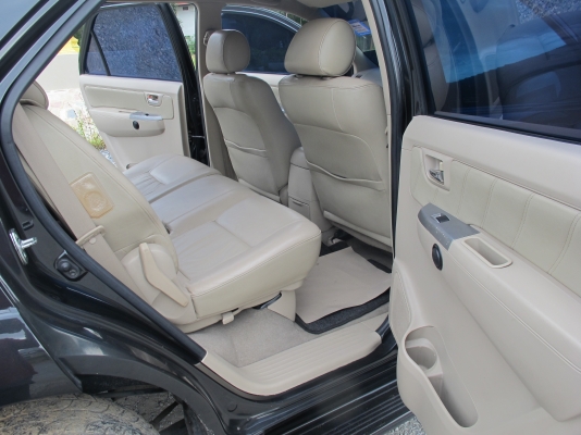 Fortuner รถบ้าน ใช้มือเดียว สภาพสวย ปี 2005 ราคาต่อรองได้