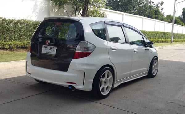 Jazz"GE สีขาวแต่ง FIT RS อะไหล่แน่น วิ่งน้อย 450,000 Jazz"GE สีขาวแต่ง FIT RS อะไหล่แน่น วิ่งน้อย 450,000