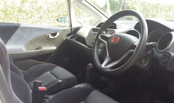 Jazz"GE สีขาวแต่ง FIT RS อะไหล่แน่น วิ่งน้อย 450,000 Jazz"GE สีขาวแต่ง FIT RS อะไหล่แน่น วิ่งน้อย 450,000