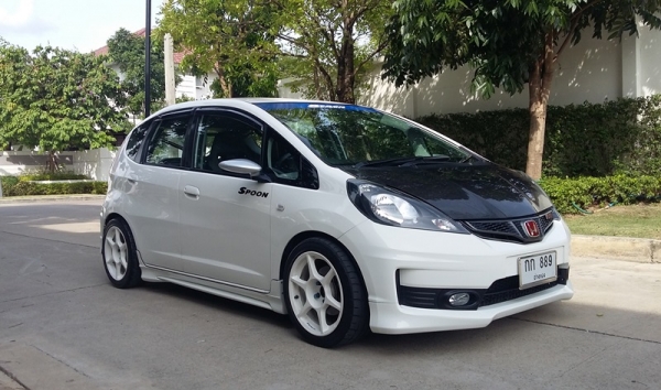 Jazz"GE สีขาวแต่ง FIT RS อะไหล่แน่น วิ่งน้อย 450,000 Jazz"GE สีขาวแต่ง FIT RS อะไหล่แน่น วิ่งน้อย 450,000