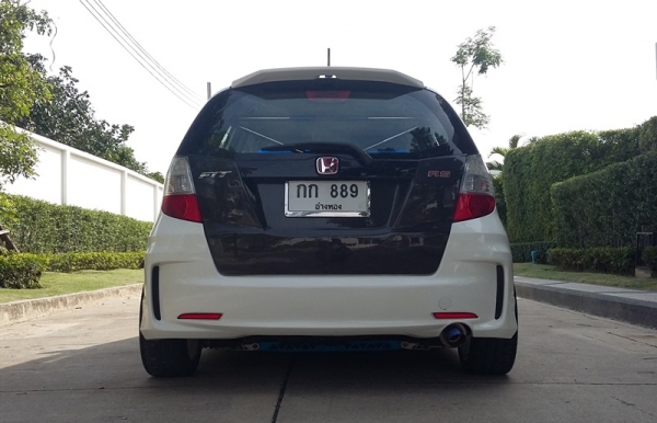 Jazz"GE สีขาวแต่ง FIT RS อะไหล่แน่น วิ่งน้อย 450,000 Jazz"GE สีขาวแต่ง FIT RS อะไหล่แน่น วิ่งน้อย 450,000