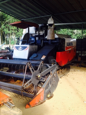 ขายรถเกี่ยวข้าว คูโบต้าDC95ราคา700,000บาทโทร082-2134217