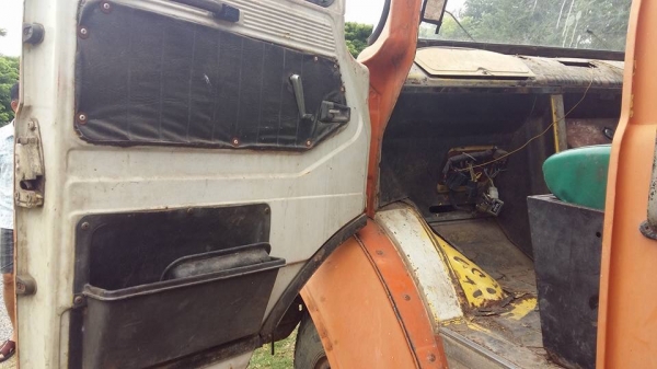 ขาย10ล้อISUZUหน้ายาว  เทเลอร์บรรทุกแมคโค  เครื่อง HO7C พวงมาลัยเพาเวอร์