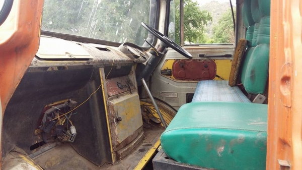 ขาย10ล้อISUZUหน้ายาว  เทเลอร์บรรทุกแมคโค  เครื่อง HO7C พวงมาลัยเพาเวอร์