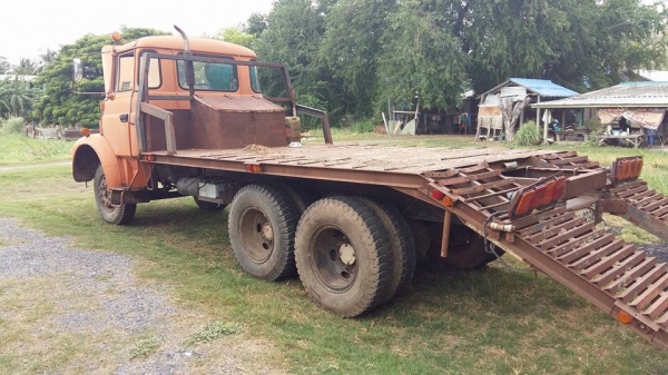 ขาย10ล้อISUZUหน้ายาว  เทเลอร์บรรทุกแมคโค  เครื่อง HO7C พวงมาลัยเพาเวอร์