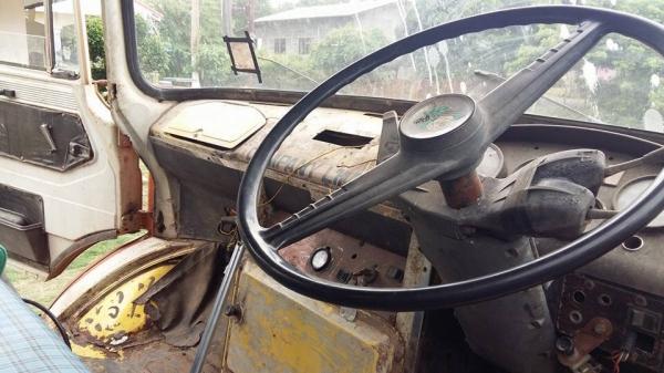 ขาย10ล้อISUZUหน้ายาว  เทเลอร์บรรทุกแมคโค  เครื่อง HO7C พวงมาลัยเพาเวอร์