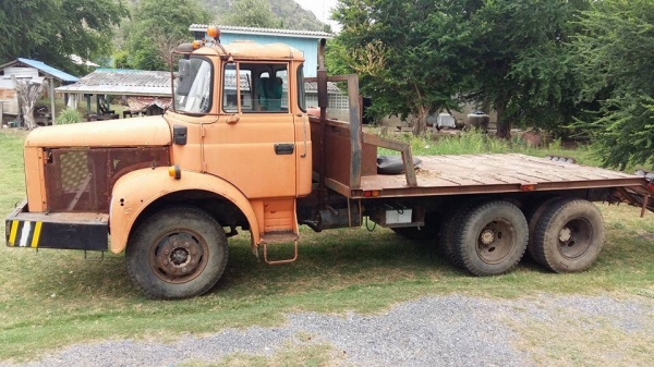 ขาย10ล้อISUZUหน้ายาว  เทเลอร์บรรทุกแมคโค  เครื่อง HO7C พวงมาลัยเพาเวอร์