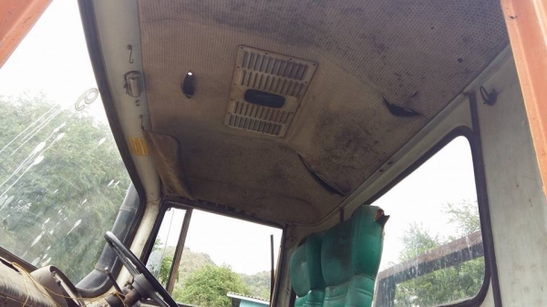 ขาย10ล้อISUZUหน้ายาว  เทเลอร์บรรทุกแมคโค  เครื่อง HO7C พวงมาลัยเพาเวอร์