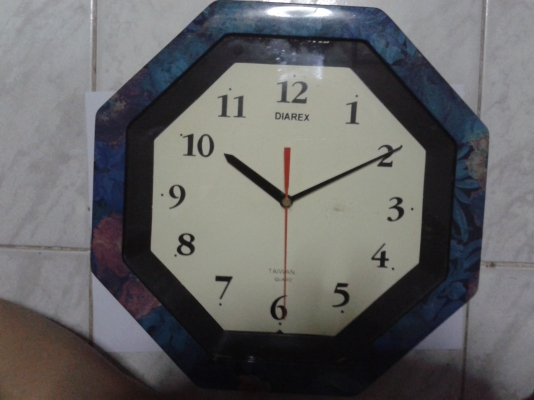 ขายนาฬิกาแขวนผนังรูปทรง 8 เหลี่ยม ของTAIWAN QUARTZ เครื่อง JAPAN