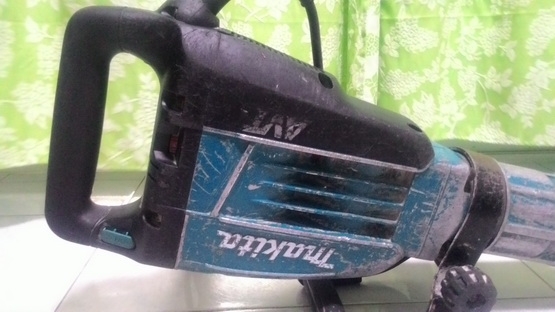 เครื่องสกัดคอนกรีต makita HM 1317 C รุ่นใหญ่มีระบบลดแรงกระแทก สภาพพร้อมใช้งานครับ(แท้) สภาพพร้อมใช้งานครับ