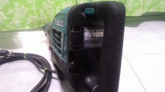 เครื่องสกัดคอนกรีต makita HM 1317 C รุ่นใหญ่มีระบบลดแรงกระแทก สภาพพร้อมใช้งานครับ(แท้) สภาพพร้อมใช้งานครับ
