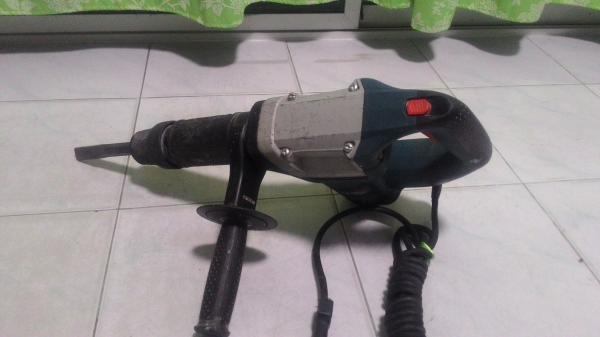 เครื่องสกัดคอนกรีตไฟฟ้า ยี่ห้อ BOSCH รุ่น GSH 5 X  สภาพดีพร้อมใช้งาน