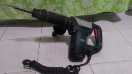 เครื่องสกัดคอนกรีตไฟฟ้า ยี่ห้อ BOSCH รุ่น GSH 5 X  สภาพดีพร้อมใช้งาน