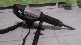 เครื่องสกัดคอนกรีตไฟฟ้า ยี่ห้อ BOSCH รุ่น GSH 5 X  สภาพดีพร้อมใช้งาน