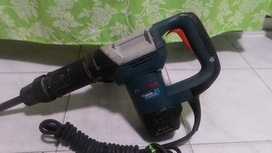 เครื่องสกัดคอนกรีตไฟฟ้า ยี่ห้อ BOSCH รุ่น GSH 5 X  สภาพดีพร้อมใช้งาน