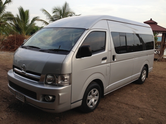 ขายรถตู้  ใช้งานน้อยมาก วิ่ง 70000 กว่ากิโล เครี่องยนต์ดีเซล ติดแก็สมาจากศูนย์เลย ติดต่อ 081-4283210