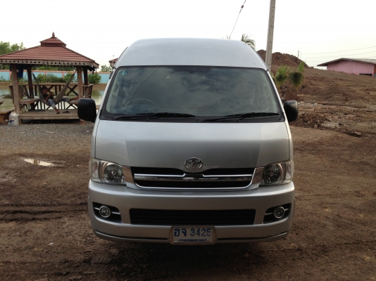 ขายรถตู้  ใช้งานน้อยมาก วิ่ง 70000 กว่ากิโล เครี่องยนต์ดีเซล ติดแก็สมาจากศูนย์เลย ติดต่อ 081-4283210