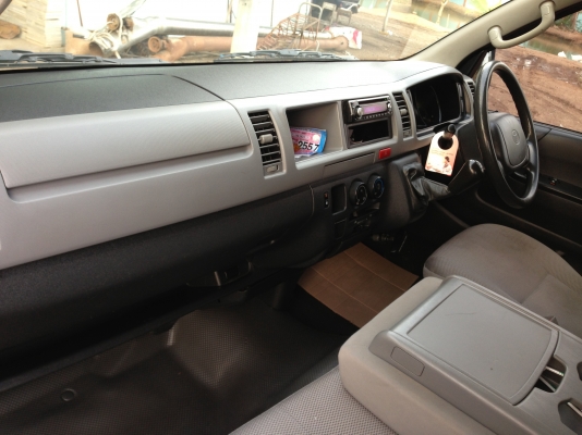 ขายรถตู้  ใช้งานน้อยมาก วิ่ง 70000 กว่ากิโล เครี่องยนต์ดีเซล ติดแก็สมาจากศูนย์เลย ติดต่อ 081-4283210