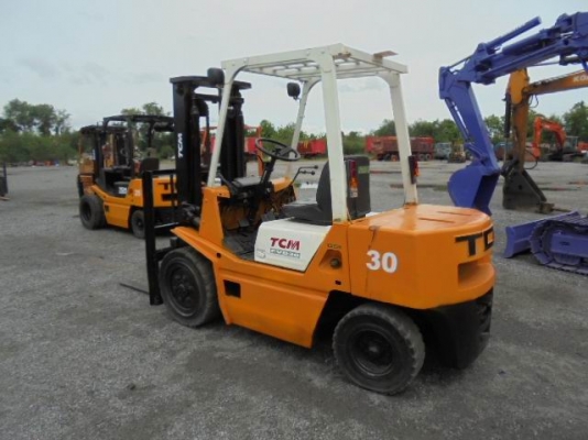 ขายรถฟอร์คลิฟ KOMATSU FD30 เสายกสูง 3.ม สภาพพร้อมใช้งาน