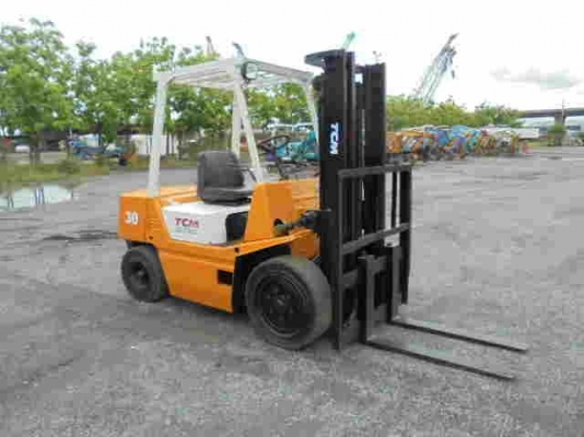 ขายรถฟอร์คลิฟ KOMATSU FD30 เสายกสูง 3.ม สภาพพร้อมใช้งาน