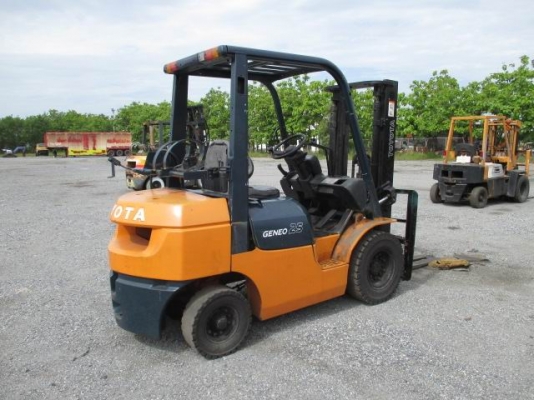 รถโฟล์คลิฟท์ TOYOTA รุ่น FG 25-7 เสาสูง 3 เมตร มีเสาเข้าตู้ เครื่องเบนซิน 3Y ขนาด 2.5 ตัน