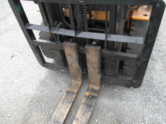 รถโฟล์คลิฟท์ TOYOTA รุ่น FG 25-7 เสาสูง 3 เมตร มีเสาเข้าตู้ เครื่องเบนซิน 3Y ขนาด 2.5 ตัน