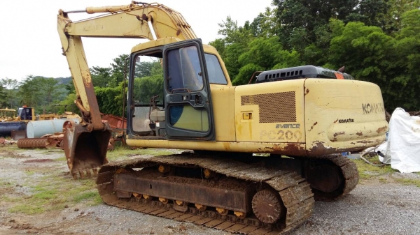 ขายรถแบคโฮkomatsu..pc200-6.ชีเรี่ยน8หมื่นกว่ามีเลมทะเบืยน