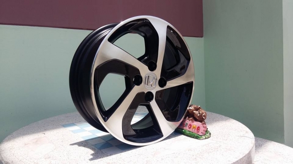 ขายล้อแม็ก city 15"&times;5.5" et45 4 รู 100 ทำสีใหม่ สีดำหน้าเงา สนใจติดต่อเล็กคลองสามครับ 081-3747940