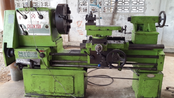 เครื่องกลึง เหวี่ยงงานได้ 30 นิ้ว 6 ฟุต 3 เพลา เกียร์บล็อก 115,000