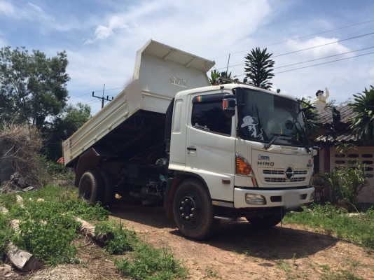 ขายรถ6ล้อดั้มพ์ HINO FG8JGLD เครื่อง 212แรงม้า ปี56 ใช้ 5หมื่นกว่ากิโล สนใจโทร 081-970-1072