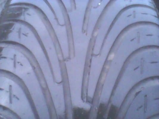 ขายยาง 245 40 20 เส้น 800บาท คู่ 1500 บาท